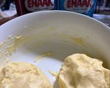 Foto langkah ke 2 dari resep Kue semprit susu.