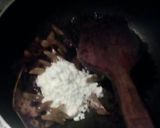 A picture of step 3 of Beet roots halwa.