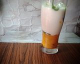 Foto langkah ke 2 dari resep Mangga matcha latte.