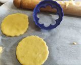 Foto del passaggio 3 della ricetta Roselline di pasta frolla con mele e crema pasticcera