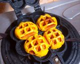 Foto langkah ke 3 dari resep Waffle Ubi Tanpa Tepung.