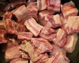Foto del paso 1 de la receta: Costillitas de cerdo en salsa de jitomates asados