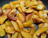 Foto del paso 2 de la receta: Ensalada🥗de duraznos🍑, pepino y cebolla morada🧅🍑🥙