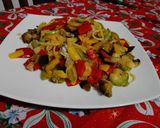 Foto del paso 5 de la receta: Tallarines con verduras salteadas