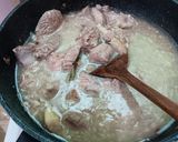 Foto langkah ke 3 dari resep Semur Daging Sapi, Telur dan Kentang.
