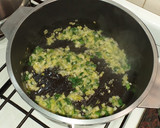Foto del paso 4 de la receta: Pollo con crema al verdeo🍽