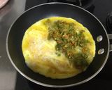 Foto del paso 3 de la receta: Omelette de flor de calabaza con queso