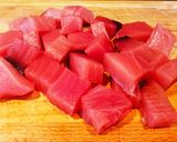 Foto del paso 2 de la receta: Dados de atún fresco con guarnición de patatas