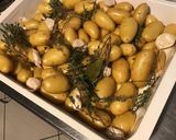 Une image de l'étape 8 de Pommes grenailles au thym, ail et romarin.