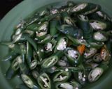 Foto langkah ke 1 dari resep Oseng Daging Cabe Ijo.
