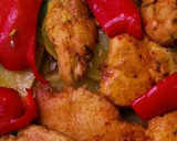 Foto del paso 4 de la receta: Pechugas al horno, mojo, papas panadera, y pimientos rojos!