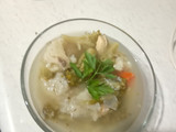 Caldo de pollo con verduras, arroz y garbanzos