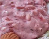Foto del paso 4 de la receta: Yogur griego en rosa 🌹 Yogur con avena trasnochada y frutillas 🍓 low carb 🍓 alto en proteínas