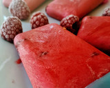 Foto del paso 3 de la receta: Polos saludables de yogur griego y frambuesas
