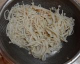 Foto langkah ke 1 dari resep Sup enoki asam manis.