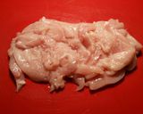Foto del paso 2 de la receta: Tiras de filetes de pollo marinados a la plancha, con ensalada de arroz