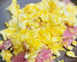 Foto del paso 2 de la receta: Tostadas con huevo y Salame