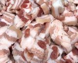 Hình bước làm 1 của món Ba rọi rang lá chanh
