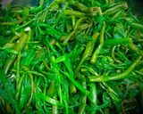 Hình bước làm 1 của món Rau Muống Xào Tỏi