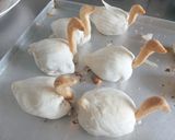 Hình bước làm 4 của món Bánh thiên nga
