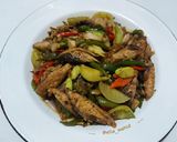 Foto langkah ke 4 dari resep Tumis Tongkol Cabai Hijau.