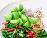 Foto langkah ke 1 dari resep Oseng pindang lombok ijo.