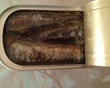 Foto del paso 3 de la receta Tostas de piquillo rellenas de sardinas con tomate