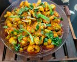 A picture of step 11 of Gobhi Matar Masala.