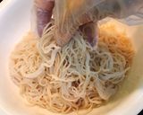 Hình bước làm 1 của món Bún áp chảo với nấm thuỷ tiên
