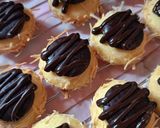 Foto langkah ke 4 dari resep Choco Button Cookies.