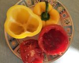 Une image de l'étape 1 de Tomates et poivrons farcis.