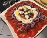 Une image de l'étape 9 de Salade de tomates roses aux oignons rouges et mozzarella di buffala.