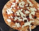 बची हुई रोटी का पिज़्ज़ा (Roti Pizza Recipe In Hindi) रेसिपी चरण 3 फोटो