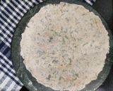 A picture of step 4 of Multigrain methi thepla roll with bell pepper & paneer stuffing.