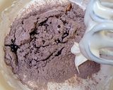 Foto langkah ke 3 dari resep Bolu coklat kukus.
