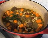Une image de l'étape 10 de Bœuf mijoté aux carottes,haricots blancs et tomates confites.