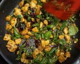 รูปขั้นตอนการทำที่ 4 ของ ไก่ผัดพริกแห้งใบโหระพาฝรั่ง อกไก่นุ่มๆ ใส่ถั่วแขกเพิ่มความกรุบกรอบ