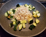 Foto del paso 3 de la receta: Salteado de alubias y calabacín