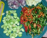 Foto langkah ke 3 dari resep Oseng-oseng mercon cumi asin feat tempe.