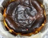 Foto langkah ke 6 dari resep Basque Burnt Cheesecake.
