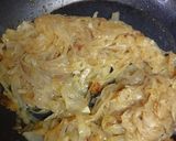 Foto del paso 3 de la receta: Cebolla caramelizada normal y aromatizada con pimentón dulce