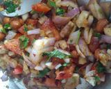 A picture of step 3 of Maggi Bhel.