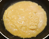 Foto del paso 7 de la receta: Tortilla abierta con Patatas fritas, Espárragos y Langostinos