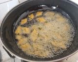 A picture of step 3 of Methi na shakkarpara.