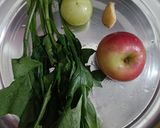 A picture of step 1 of Green Juice for Glowing Skin.