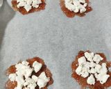 Foto del paso 3 de la receta: Canastas de queso de cabra y cebolla con mermelada de pétalos de rosa