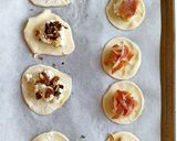 Une image de l'étape 3 de Mini feuilletés chèvre frais - figues (et aux noix - jambon cru).