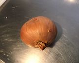 Une image de l'étape 2 de Chorizo noir au vin rouge et oignons caramélisés.