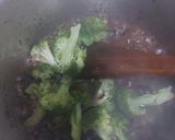 Foto langkah ke 5 dari resep Beef Curry Masala with Brocoli and Mushroom.
