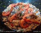 Foto del paso 6 de la receta: Judías del ganchet con almejas japonesas y gambas rojas